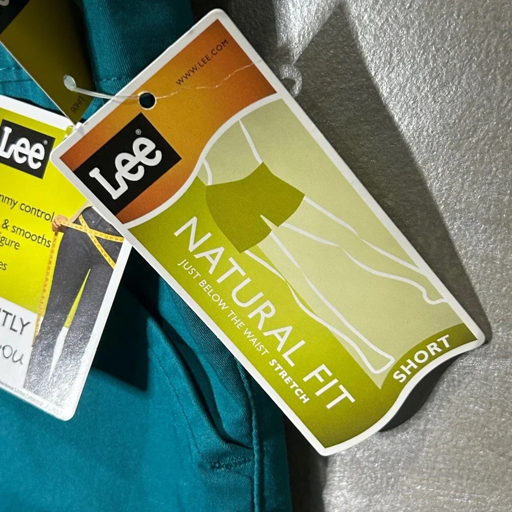 Lee‎ Natural Fit Calypso Teal Shorts Woman's Size 6 Medium NWT Instantly Slims
